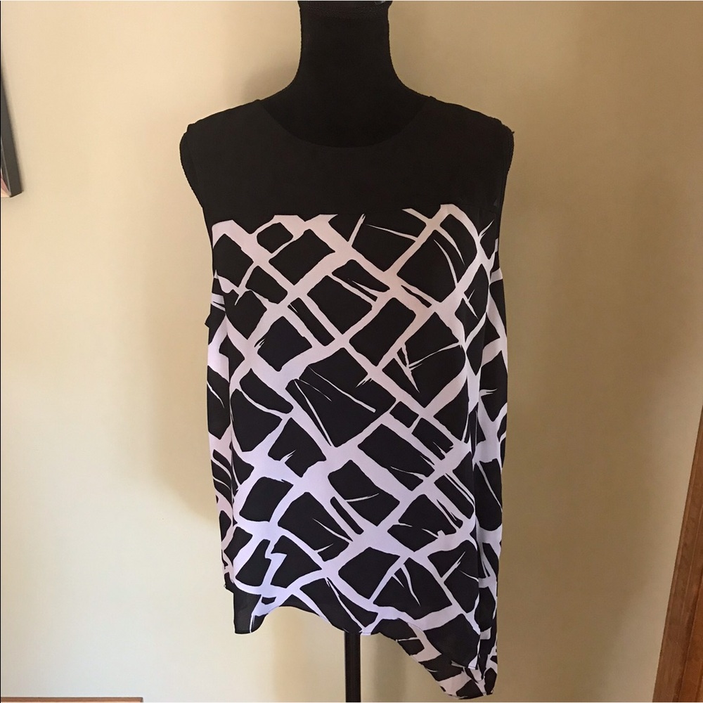 🖤 NWOT Asymmetrical Sleeveless Blouse 🖤